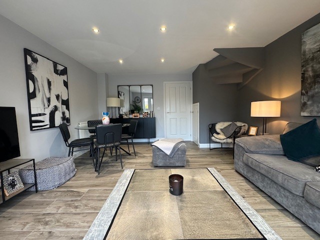 14 Coed Y Ffynnon - living-room