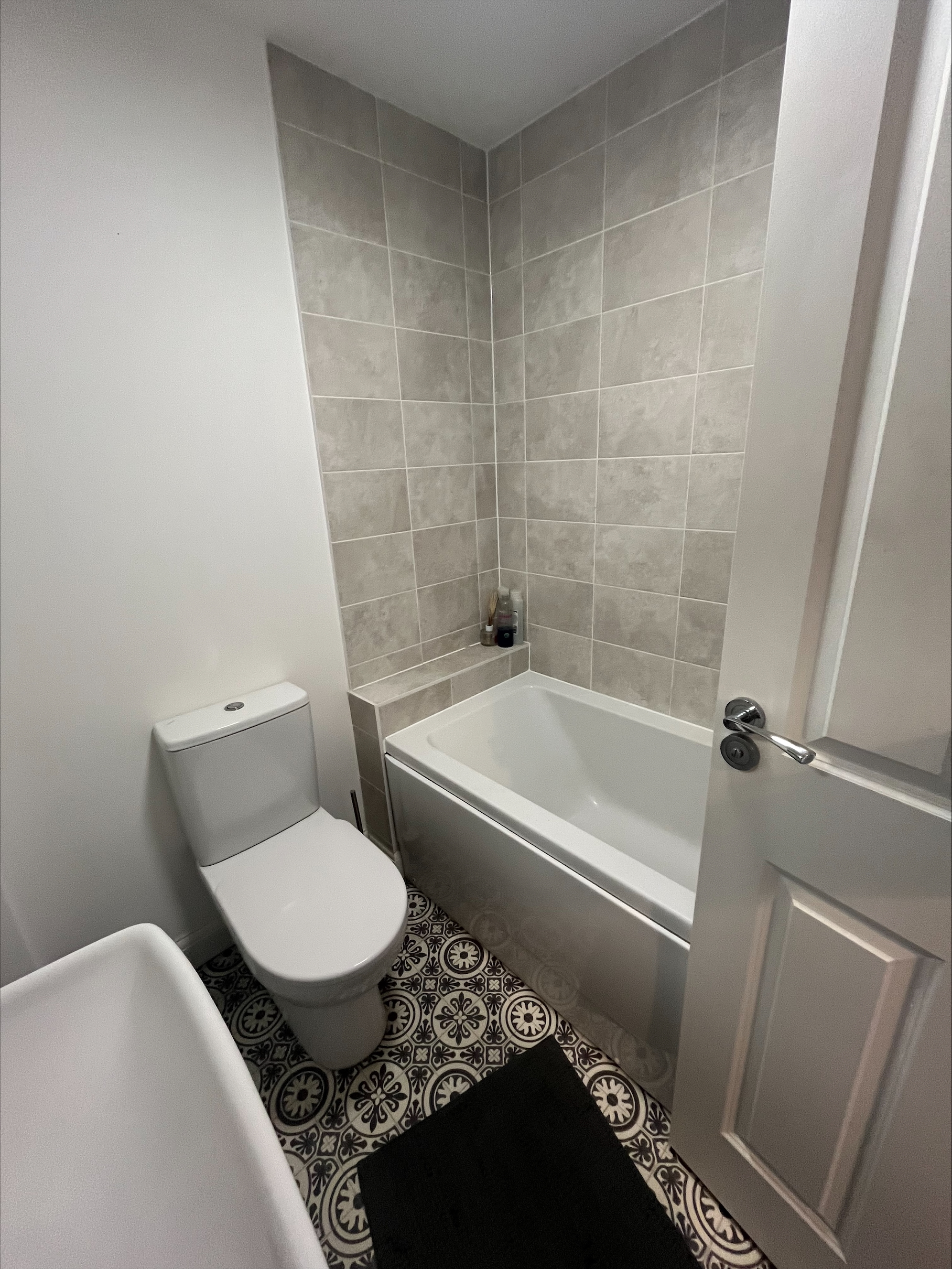 Bathroom (upstairs) 9