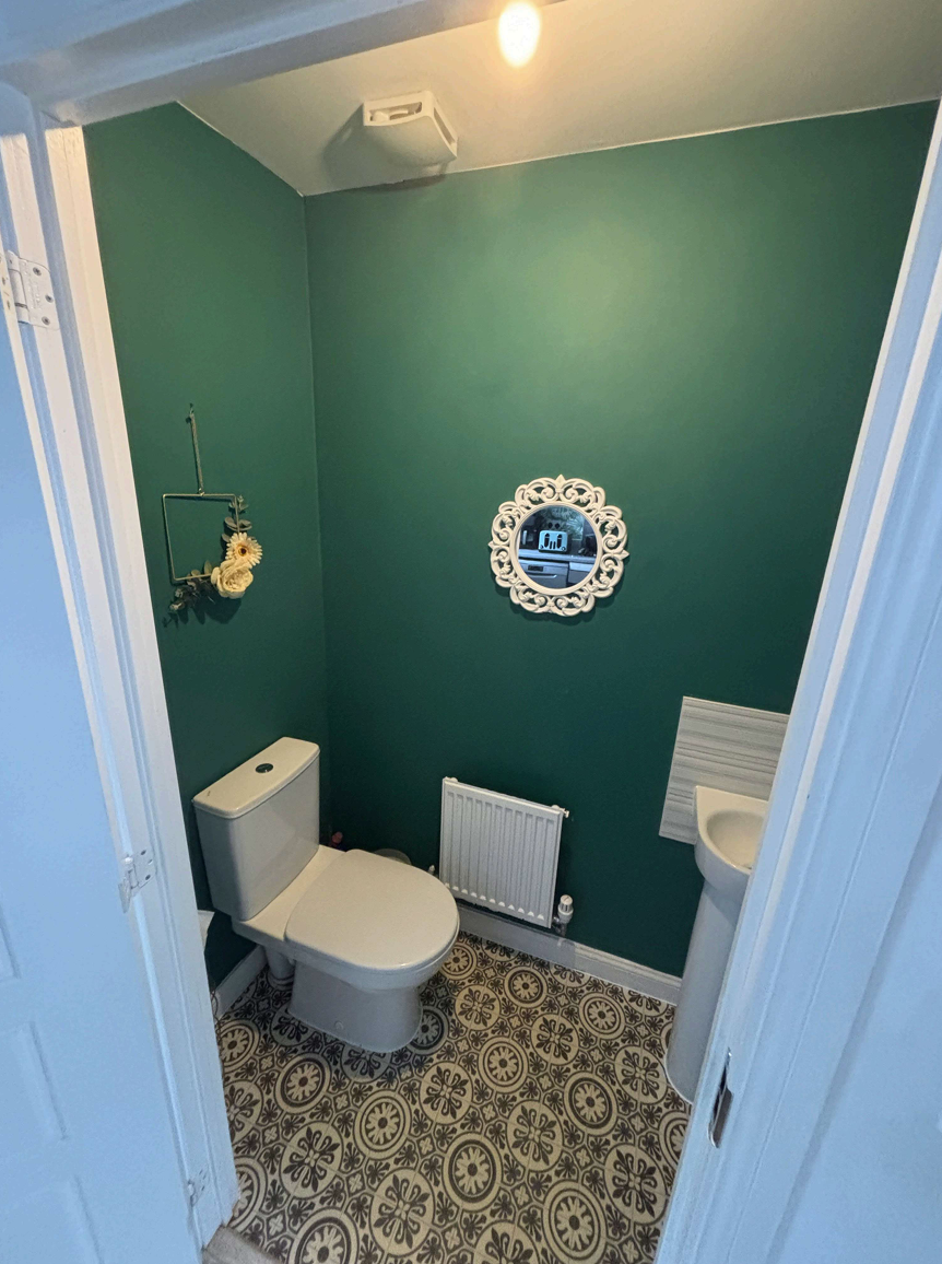 Downstairs Bathroom Image (1)