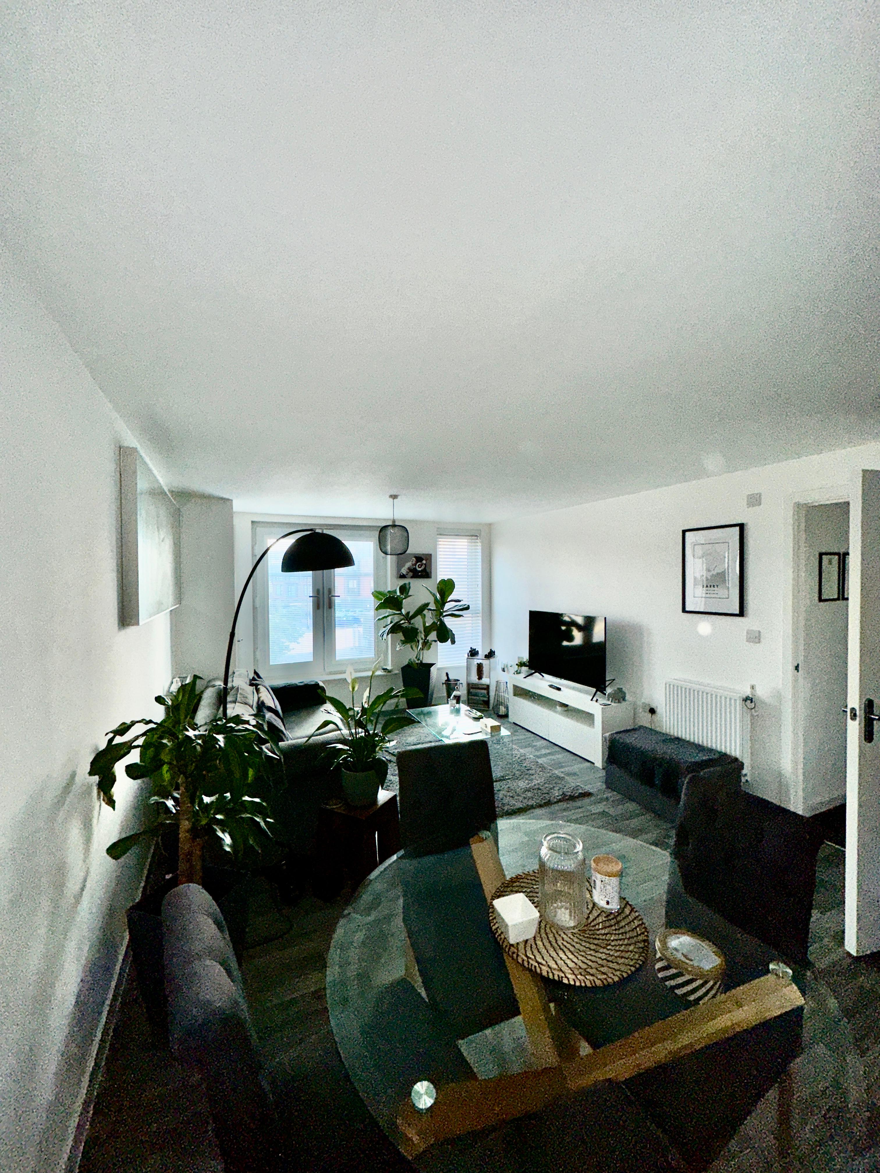 Clos Y Rheilffordd Dining Area